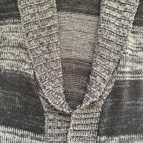 • Short sleeve cardigan • - Picture 2 of 3